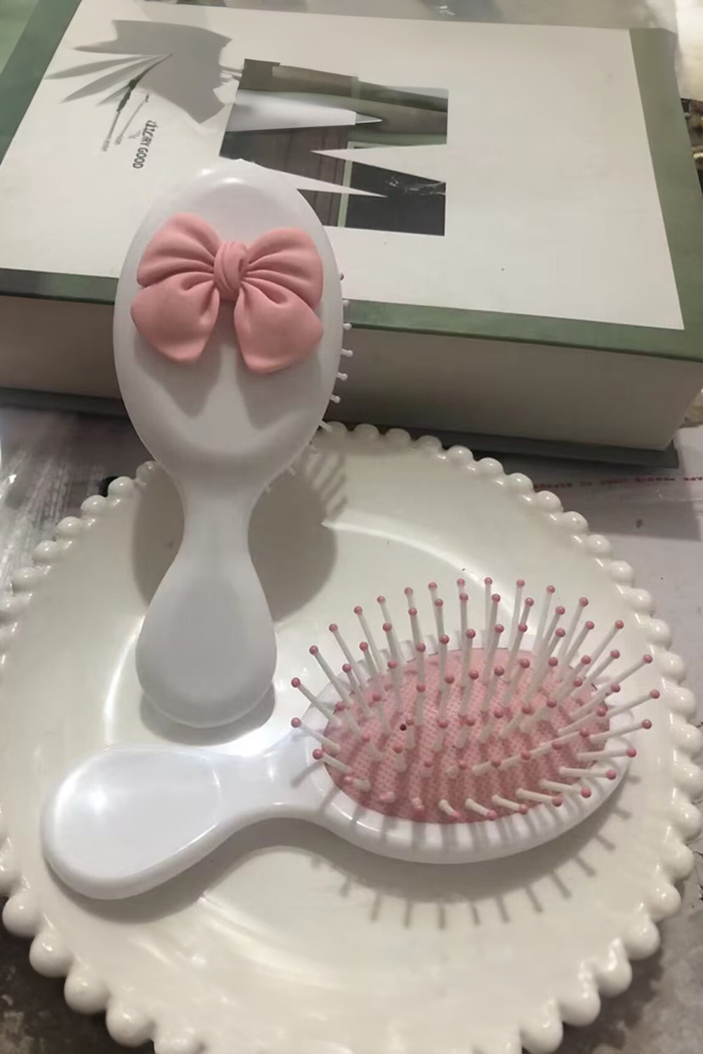 White 3D Cute Bow Air Cushion Message Comb