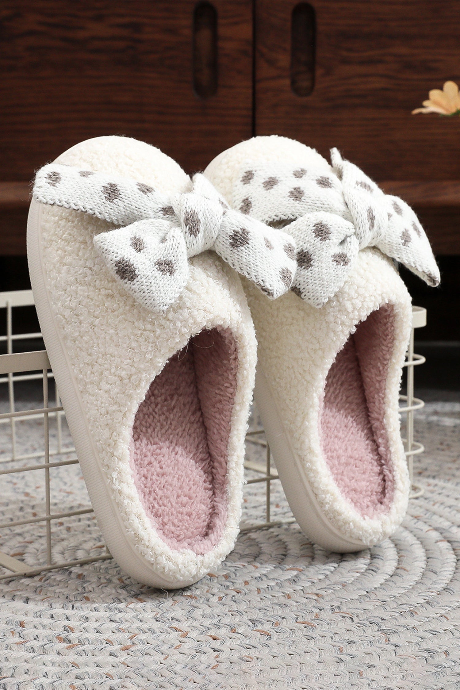 White Polka Dot Knit Bow Decor Plush Color Block Slippers