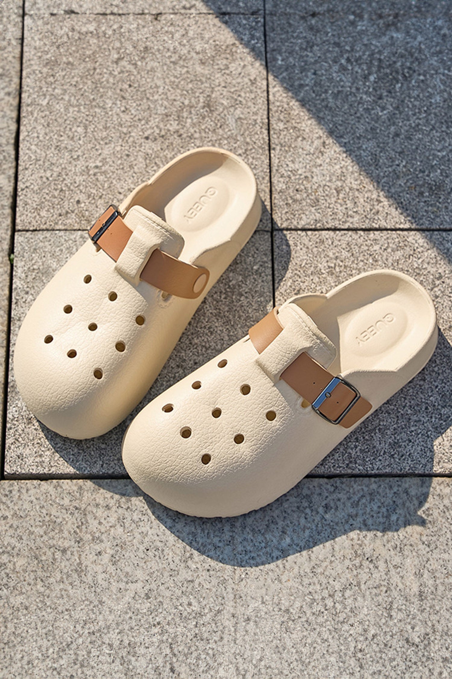 White Lightweight EVA Hollow Out Casual Round Toe Clogs