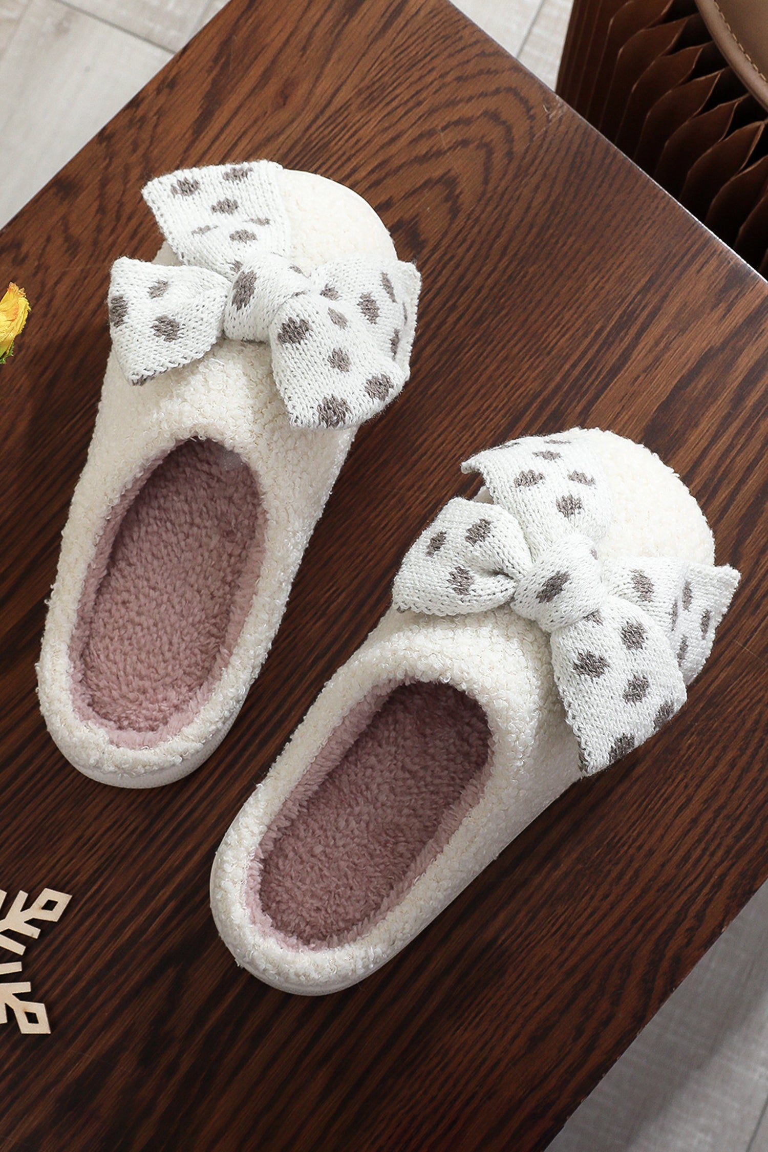 White Polka Dot Knit Bow Decor Plush Color Block Slippers