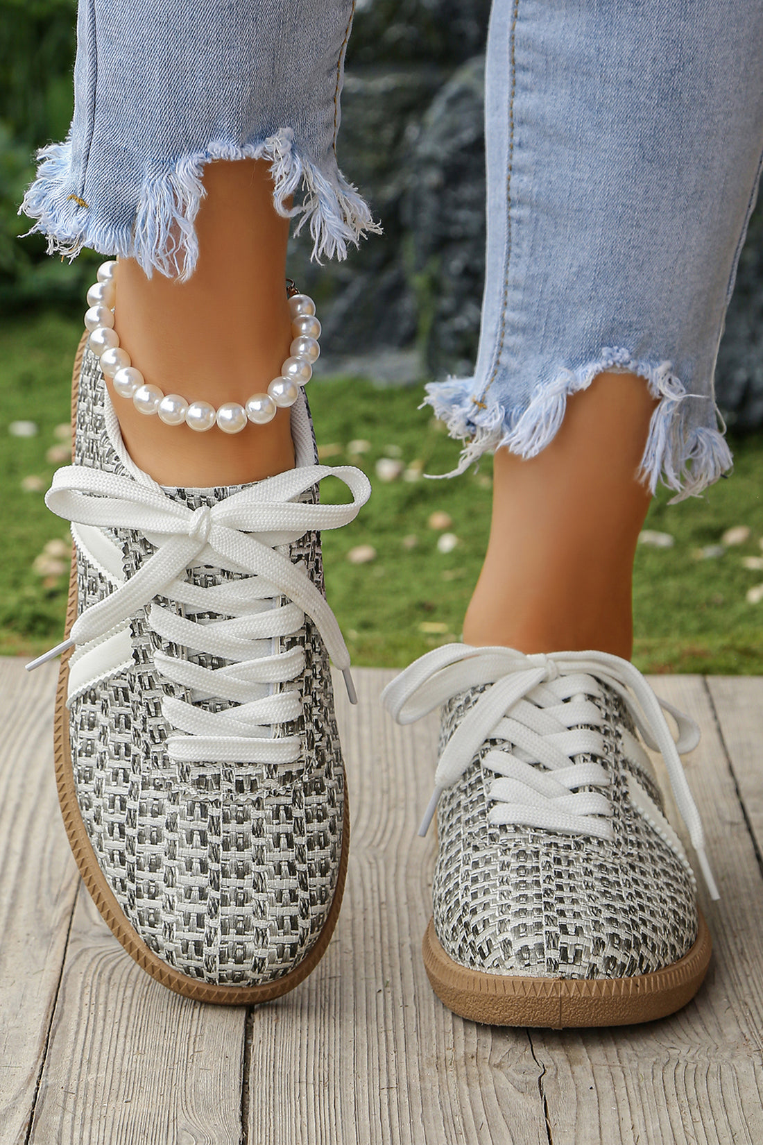 Color black Stylish Woven Lace Up Flat Shoes