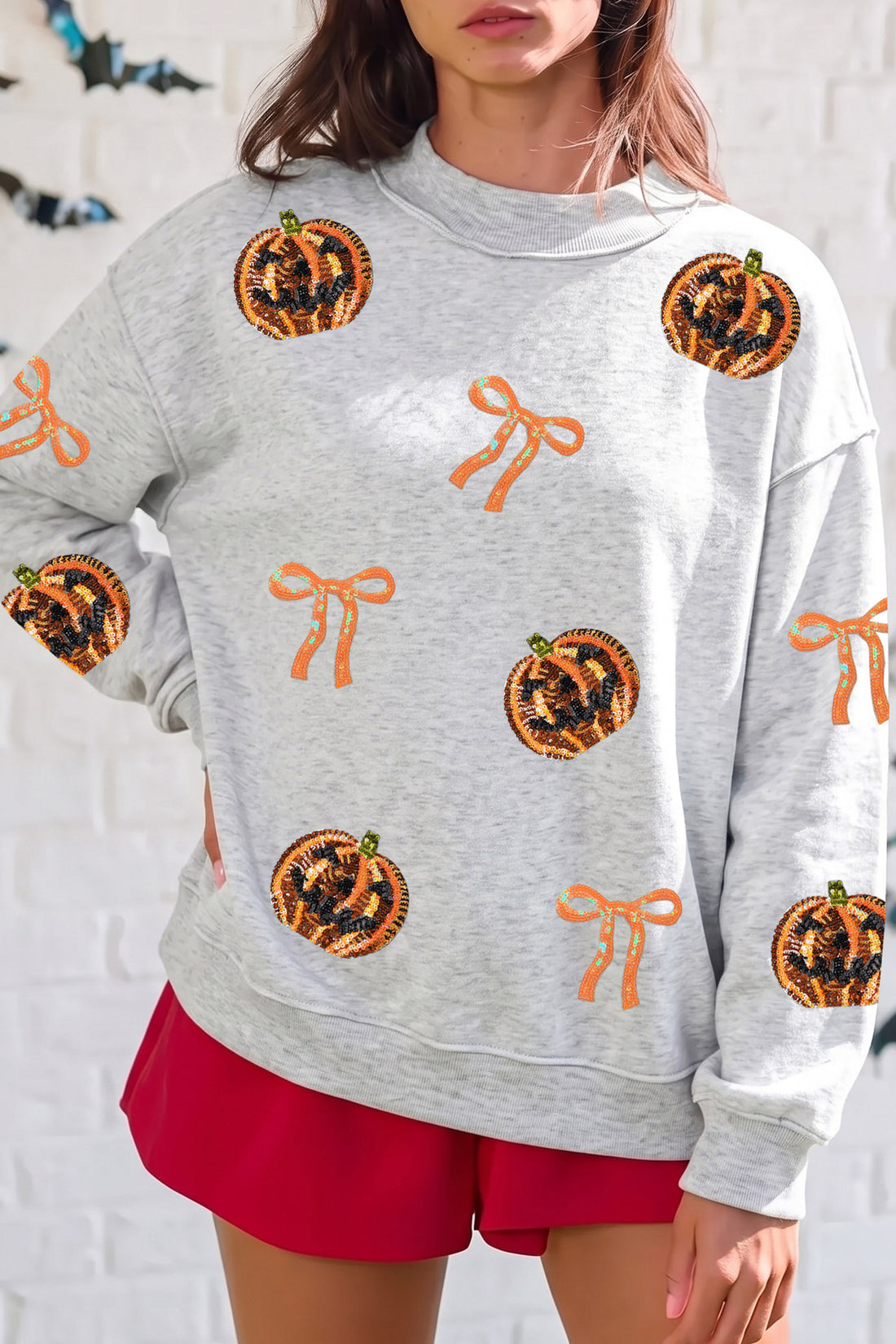 Light Grey Sequin Pumpkin Face Bow Graphic Exposed Seam Halloween Pullover Sweatshirt