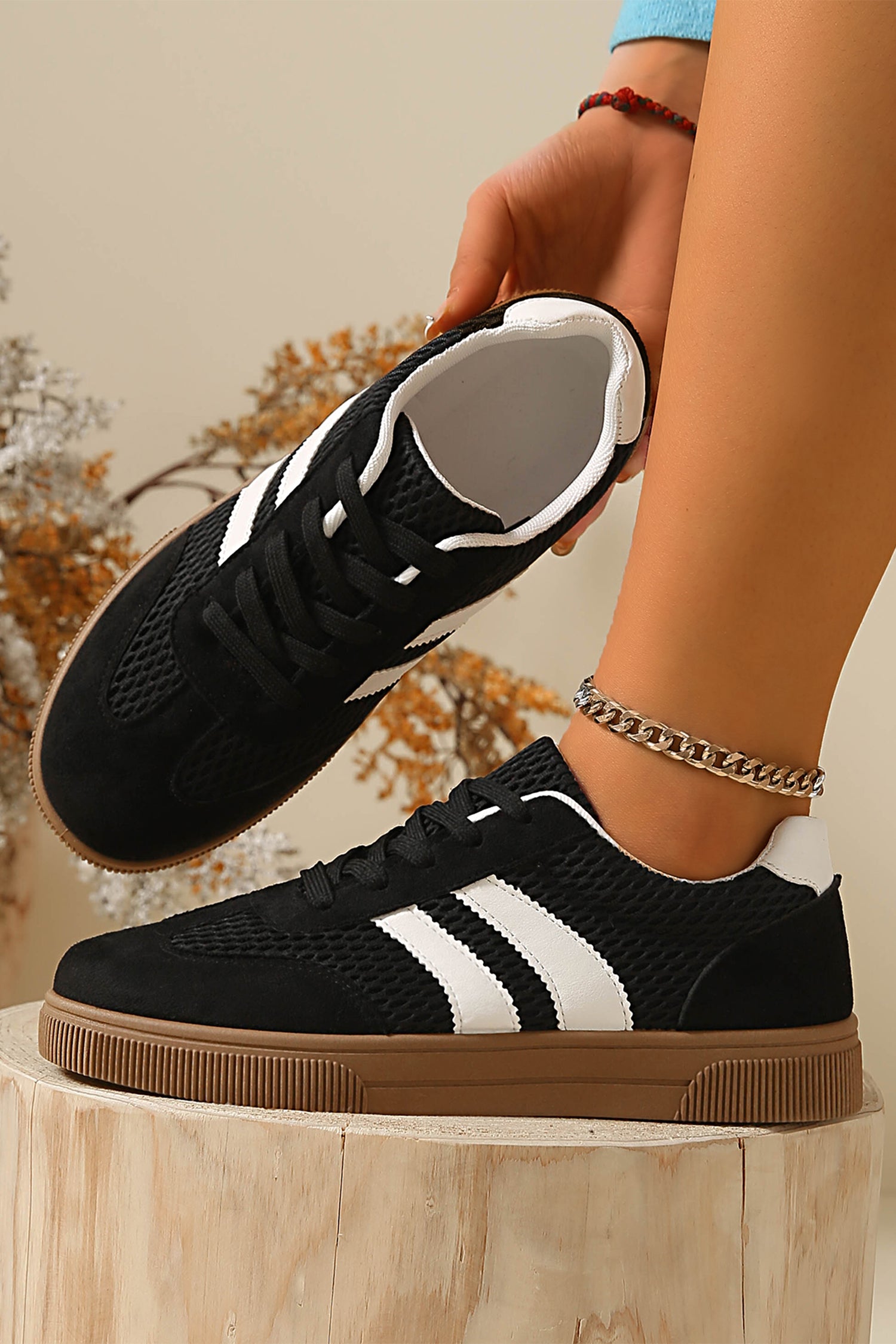 Color black Breathable Mesh Patchwork Lace Up Flat Shoes