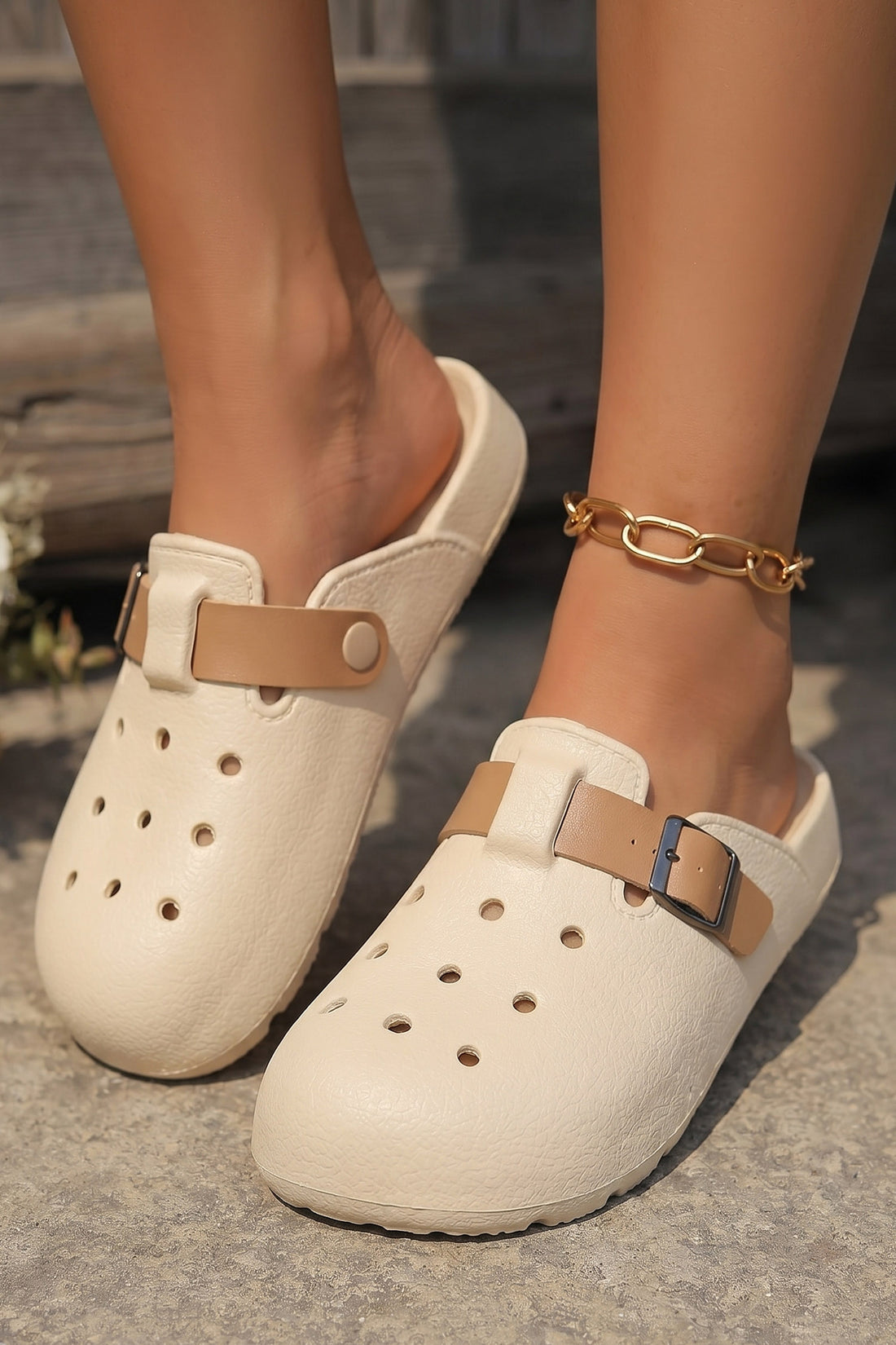 White Lightweight EVA Hollow Out Casual Round Toe Clogs