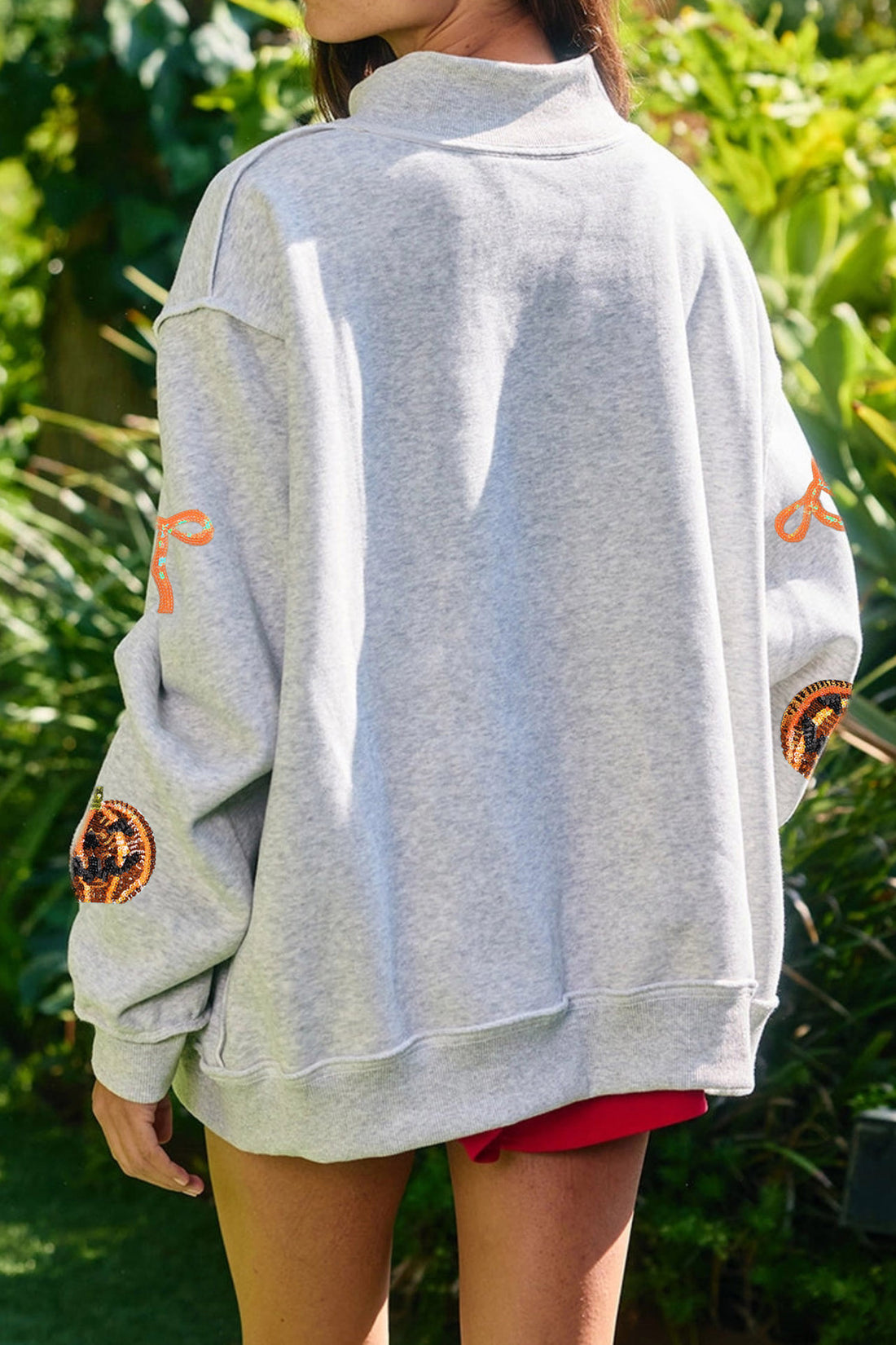 Light Grey Sequin Pumpkin Face Bow Graphic Exposed Seam Halloween Pullover Sweatshirt