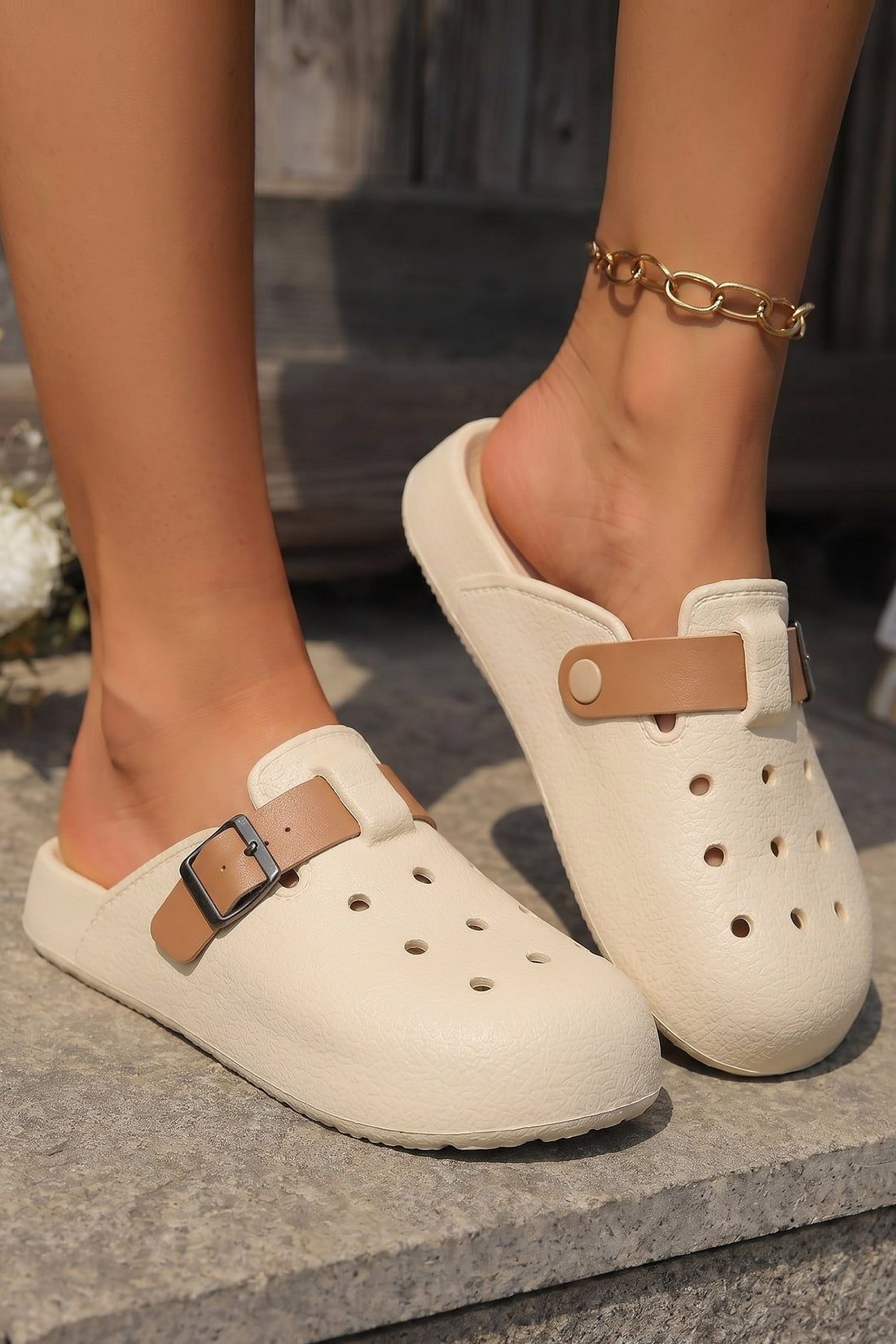 White Lightweight EVA Hollow Out Casual Round Toe Clogs