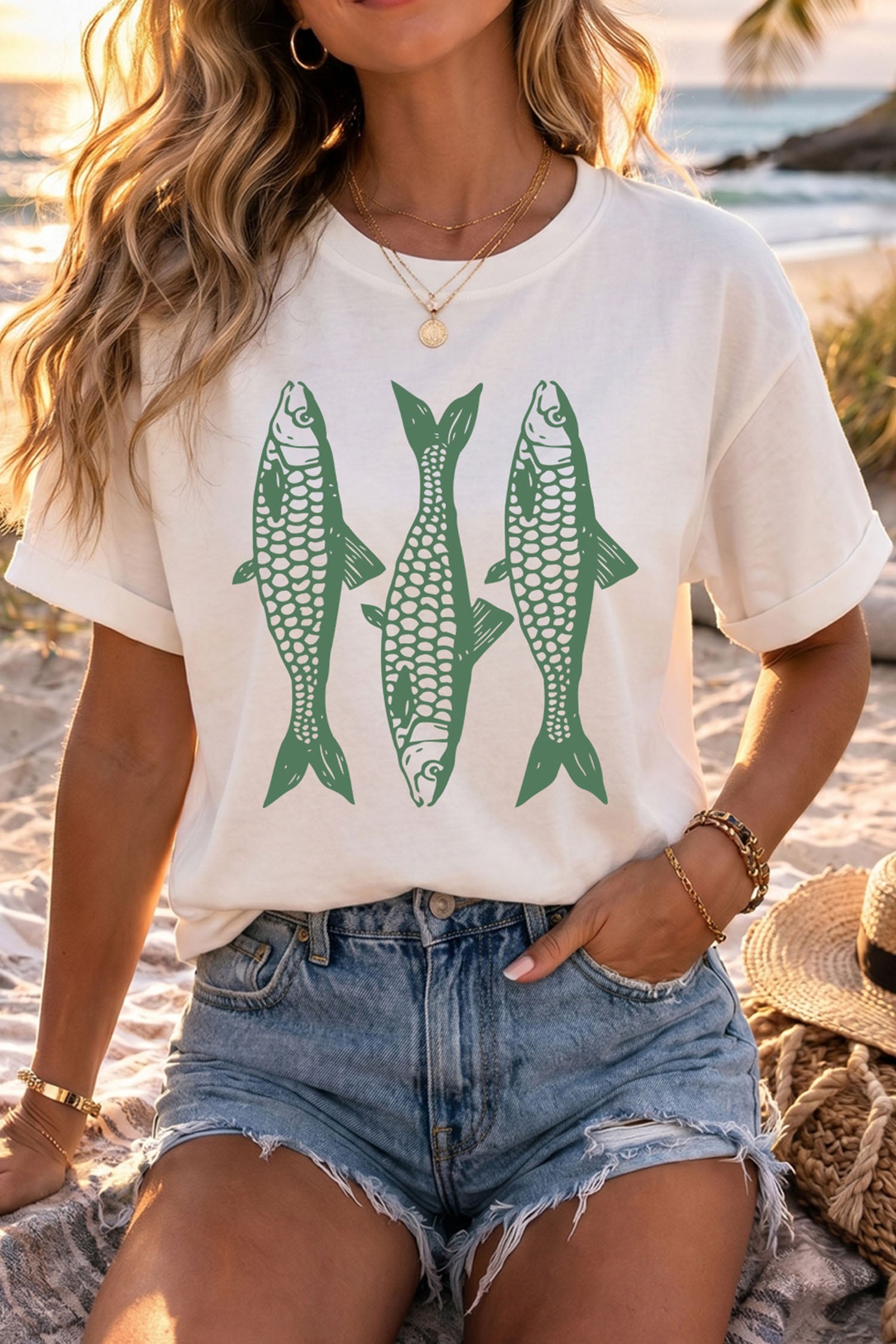 White Unique Fish Graphic Casual Round Neck Tee