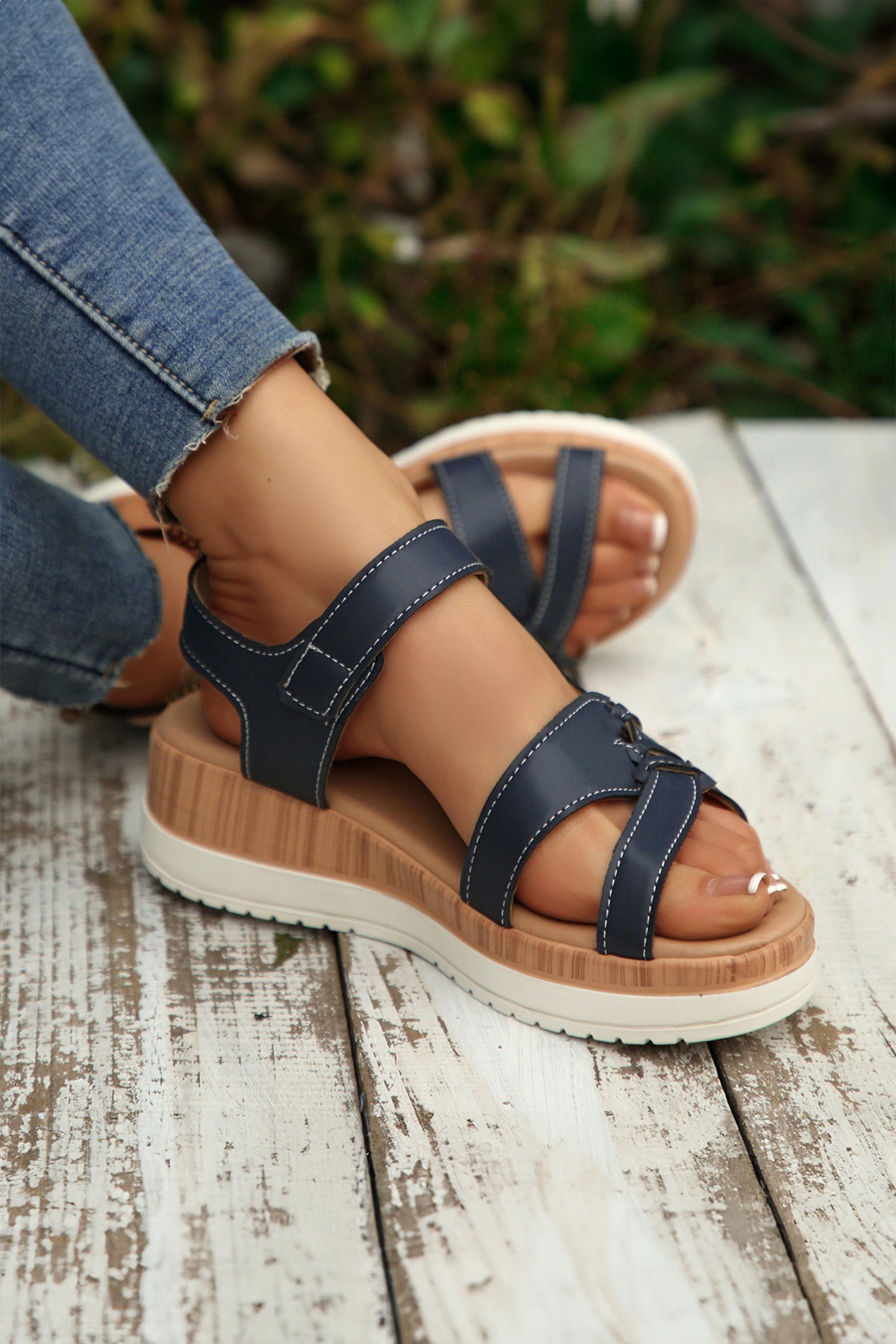 Color black Low Cut PU Leather Slip-on TPR Sole Casual Sandals