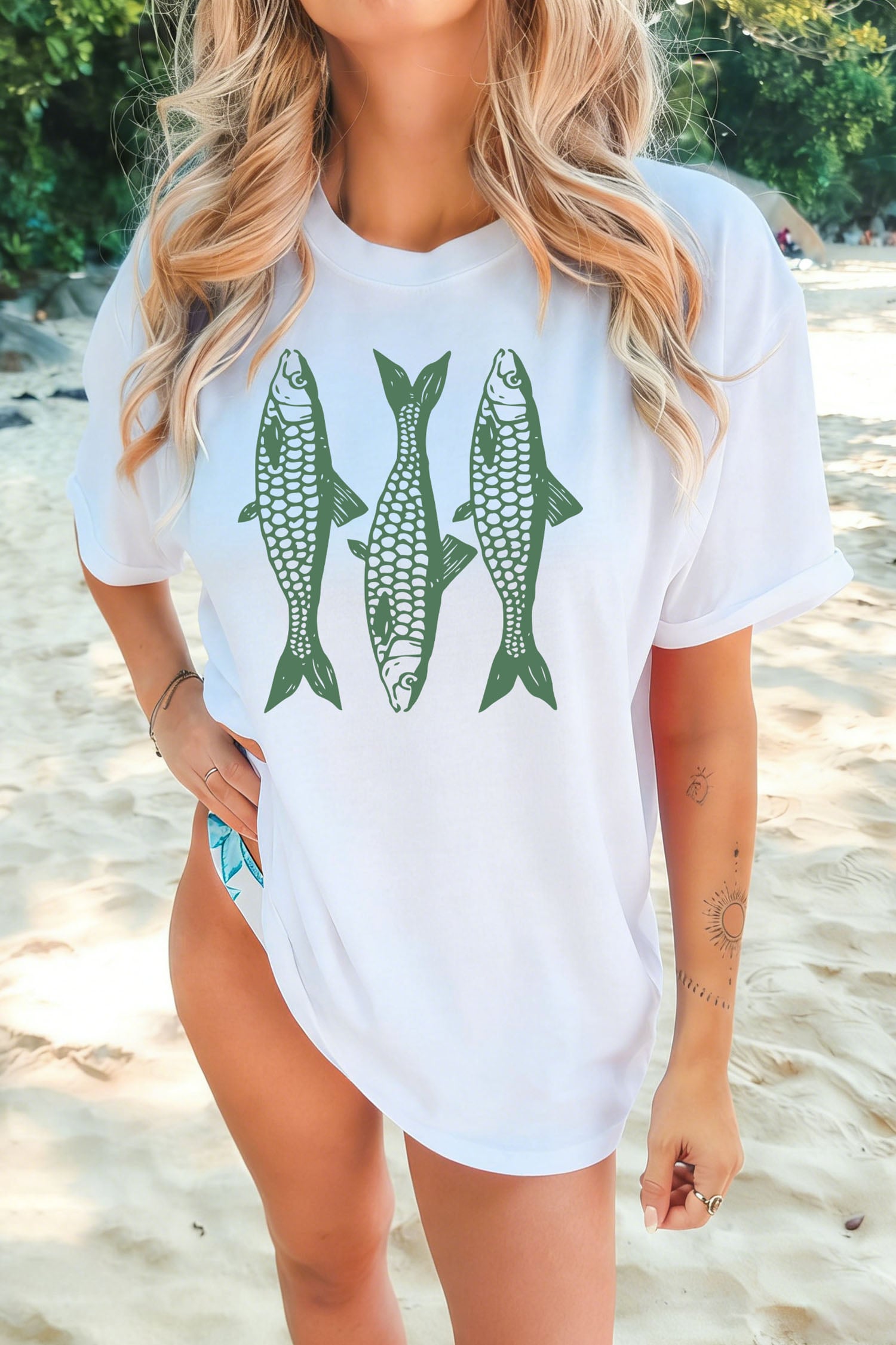 White Unique Fish Graphic Casual Round Neck Tee