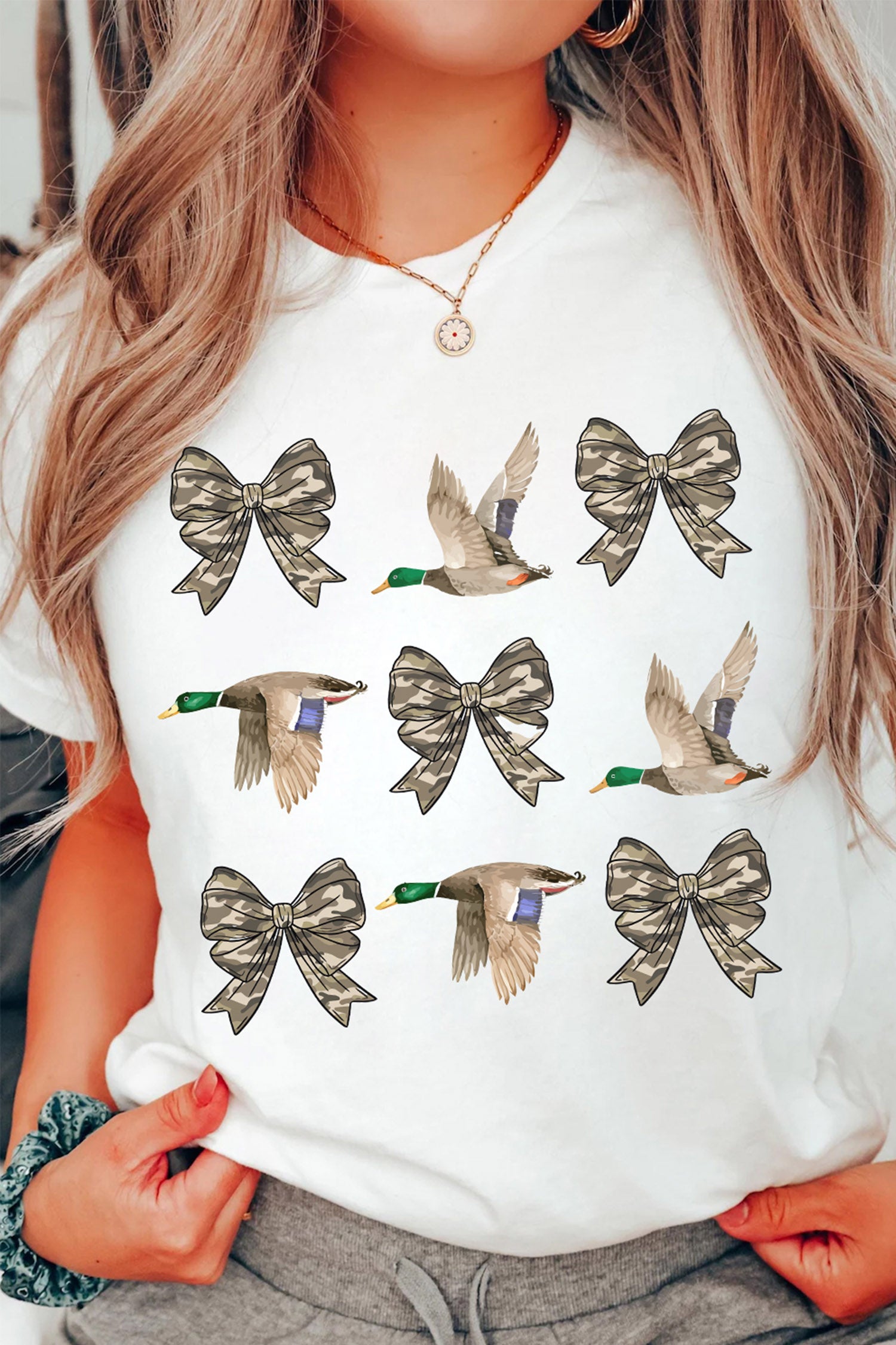 White Camo Bow & Duck Graphic Print Crew Neck T-shirt