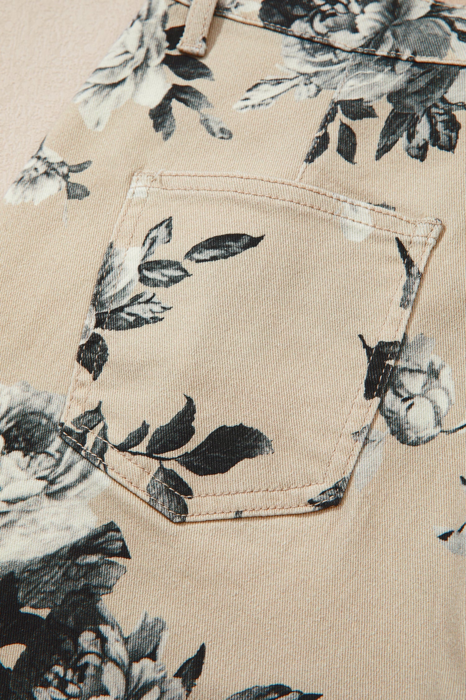 Beige Retro Floral Print Turn-up Cuffed Hem Loose Jeans