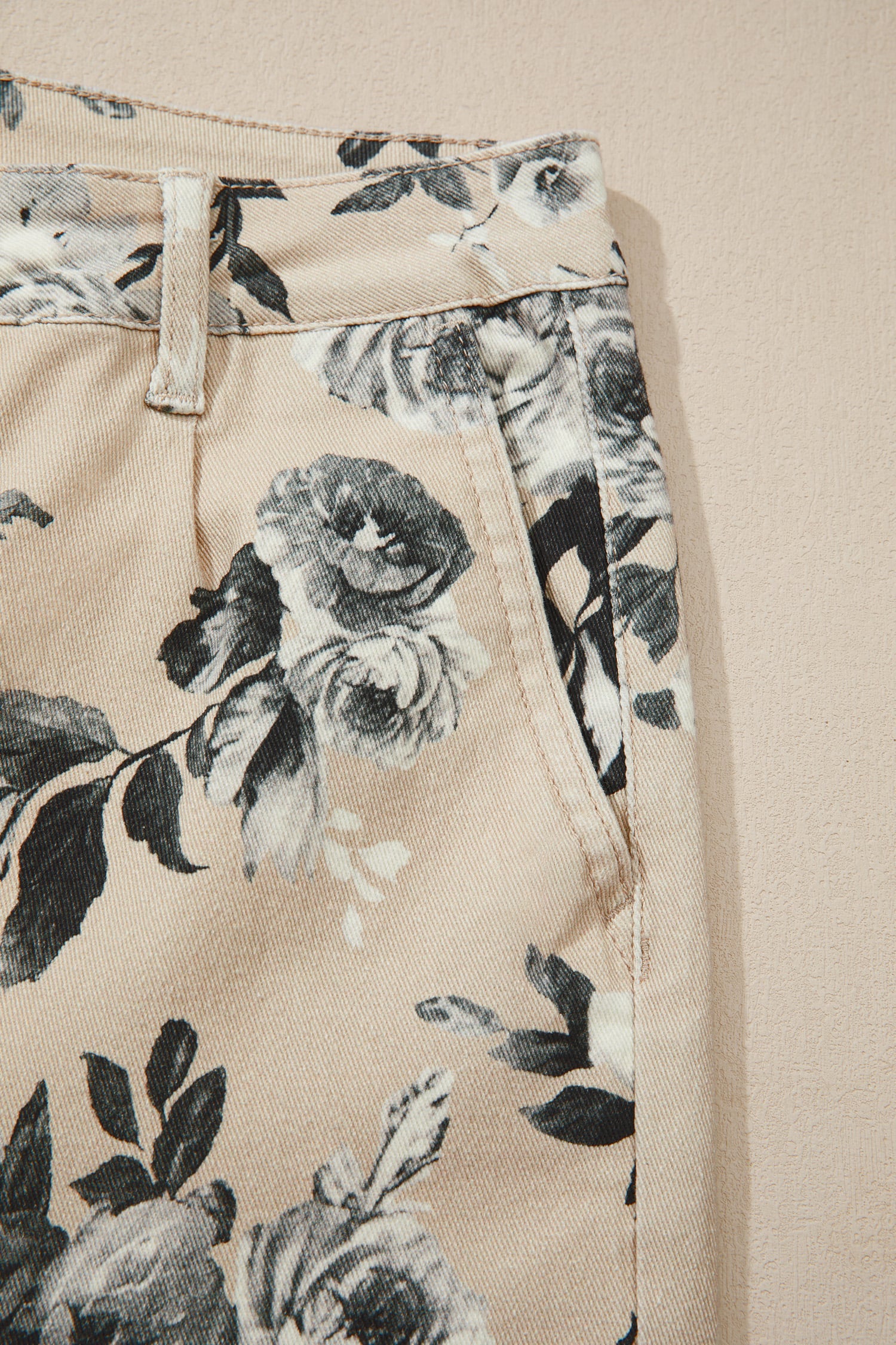 Beige Retro Floral Print Turn-up Cuffed Hem Loose Jeans