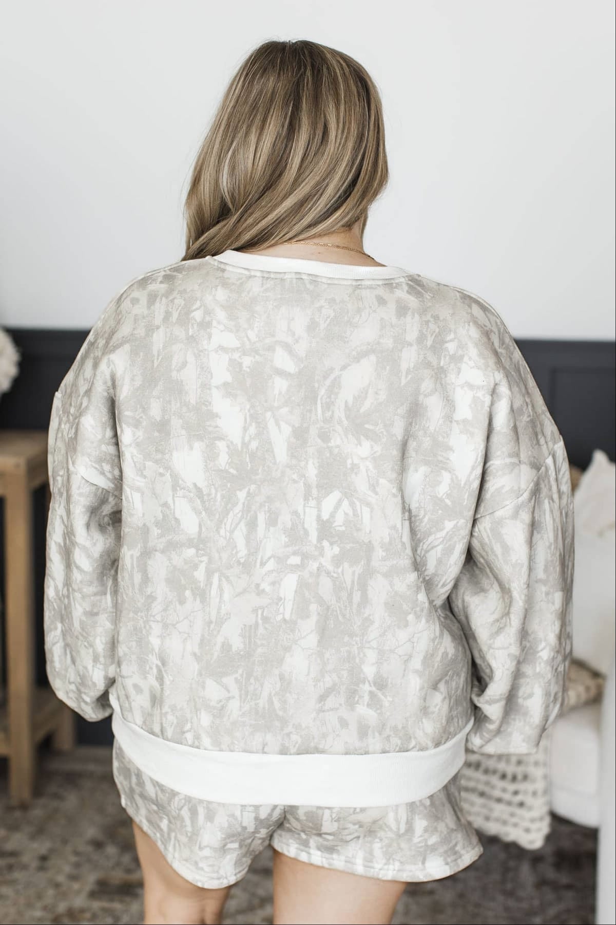 Beige Woodland Camo Print Pullover and Shorts Plus Size 2pcs Set