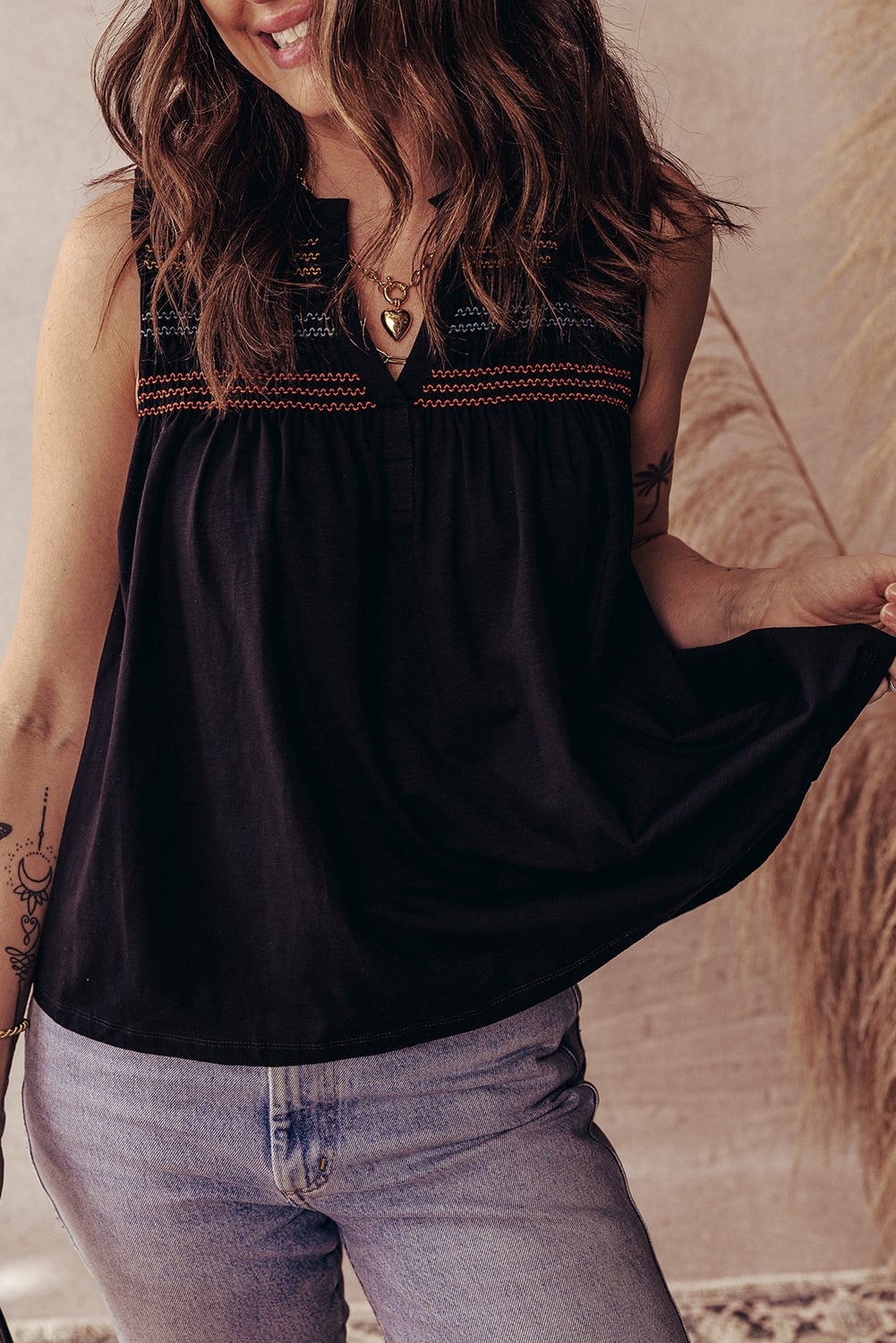 Black Colorful Shirred Yoke Notched V Neck Tank Top