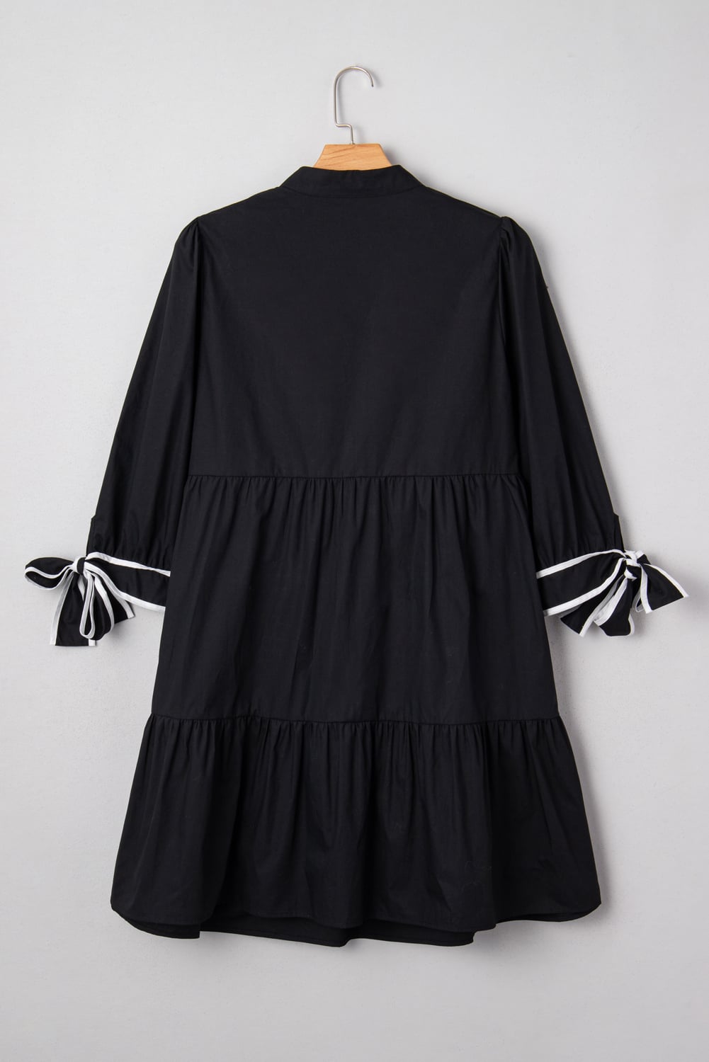 Black Contrast Trim Knot Cuffs Plus Size V Neck Mini Dress