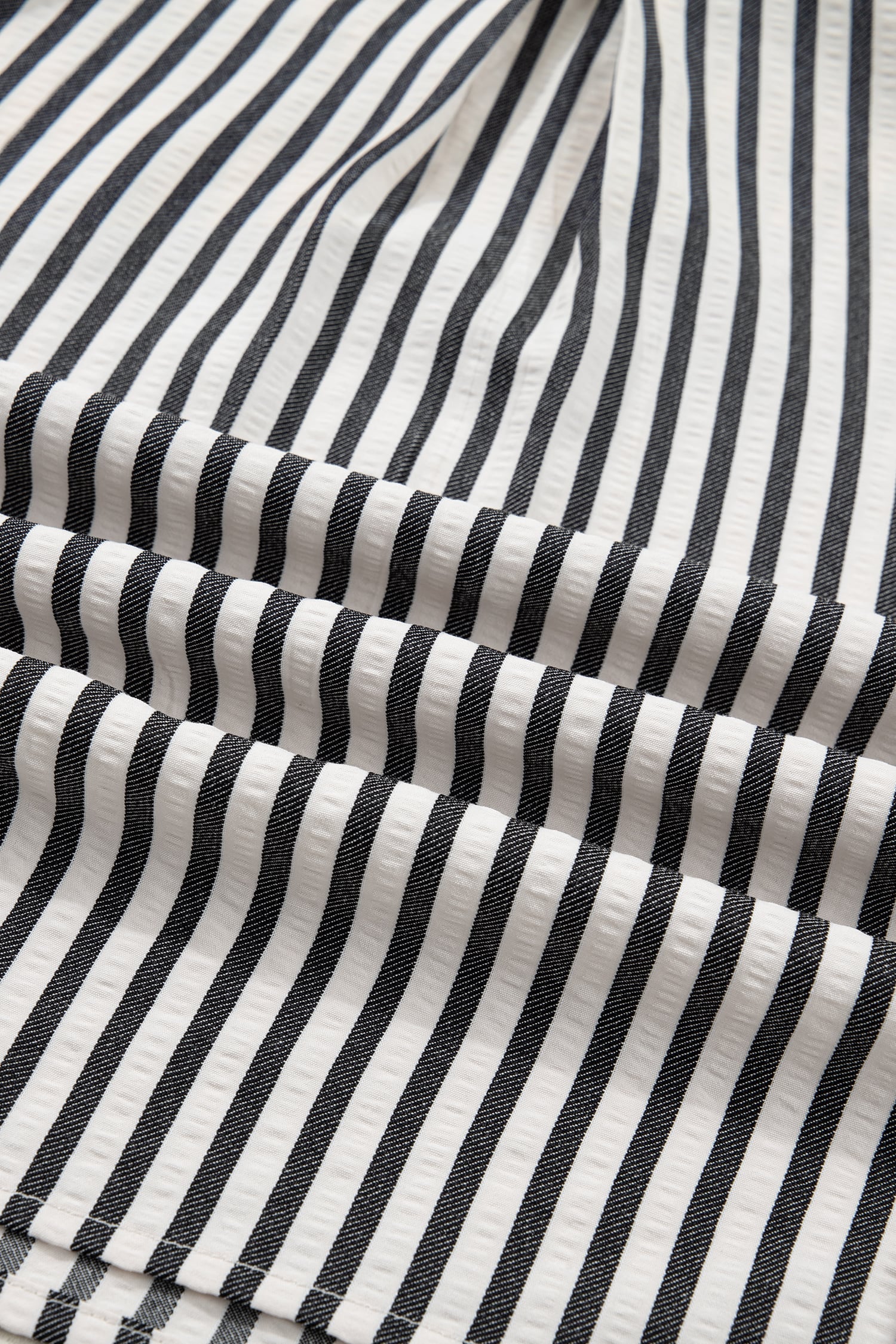 Black Stripe Collared Split Neck Short Bubble Sleeve Blouse
