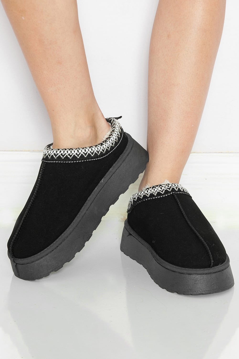 Black Faux Suede Embroidered Detail Plush Lined Platform Slippers