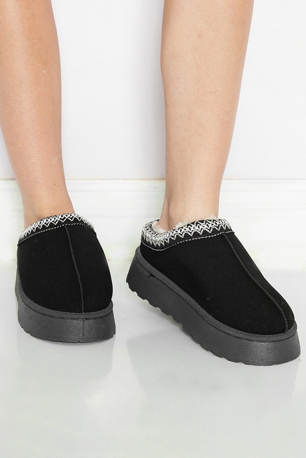 Black Faux Suede Embroidered Detail Plush Lined Platform Slippers