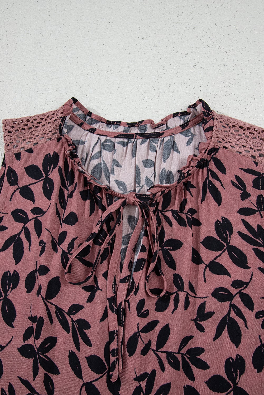Brown Leaf Print Lace-up V Neck Crinckled Tank Top