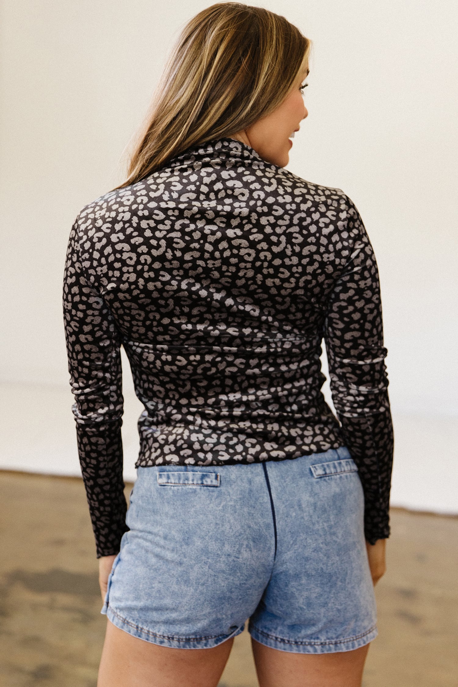 Brown Leopard Print Long Sleeve Sheath Pullover Western Style Top