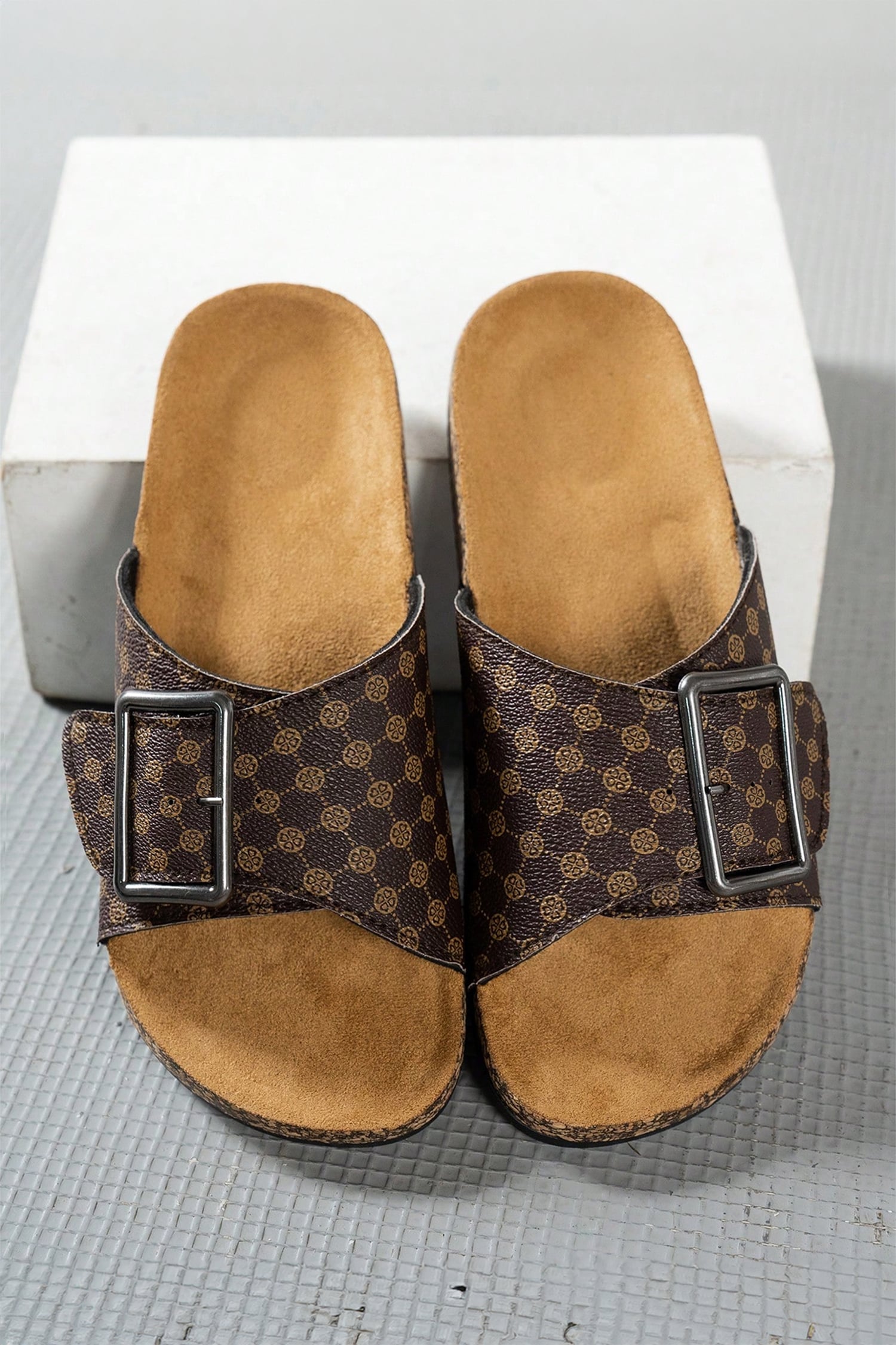Coffee Retro Geometric Print Buckle Strap Flat Slippers