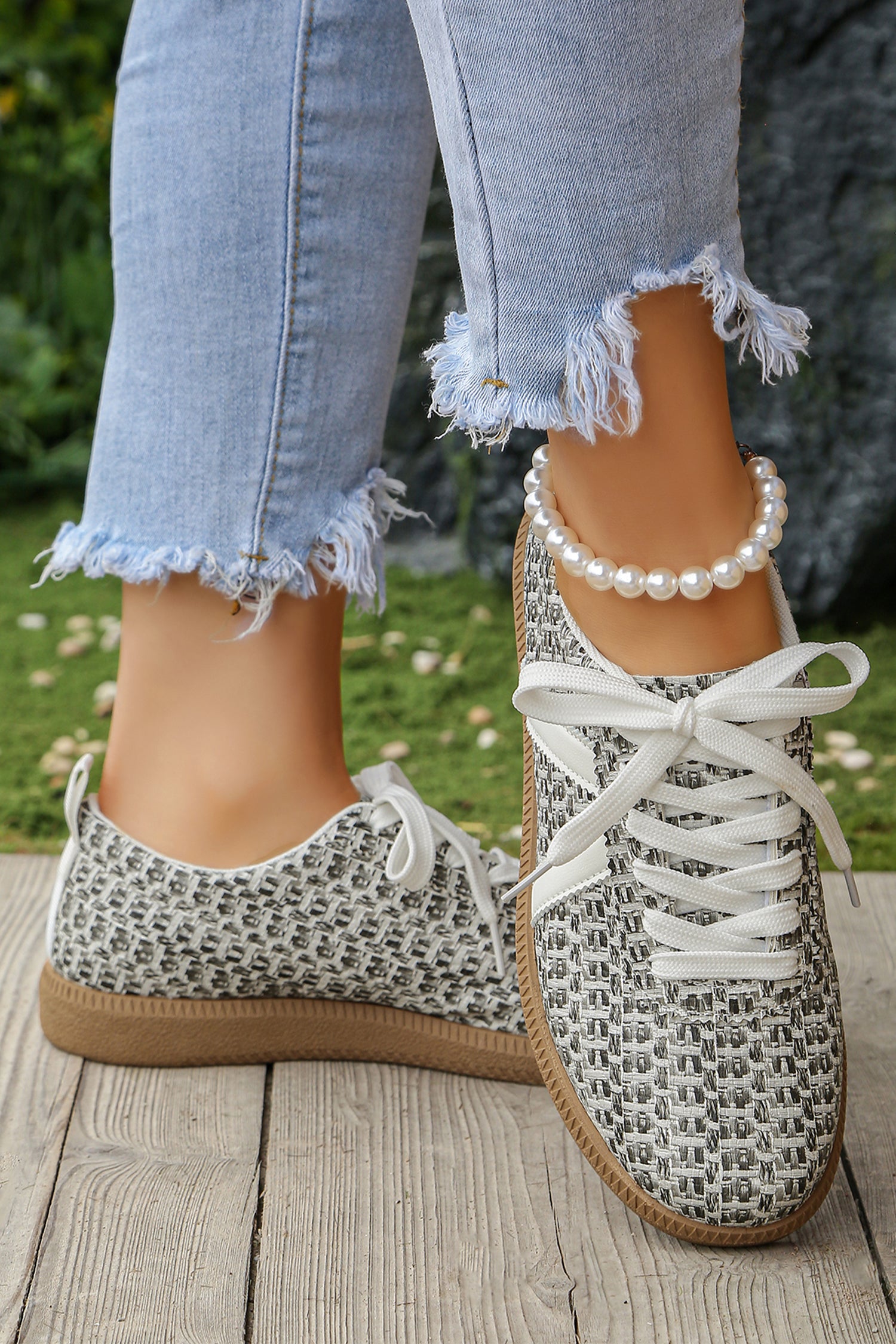 Color black Stylish Woven Lace Up Flat Shoes