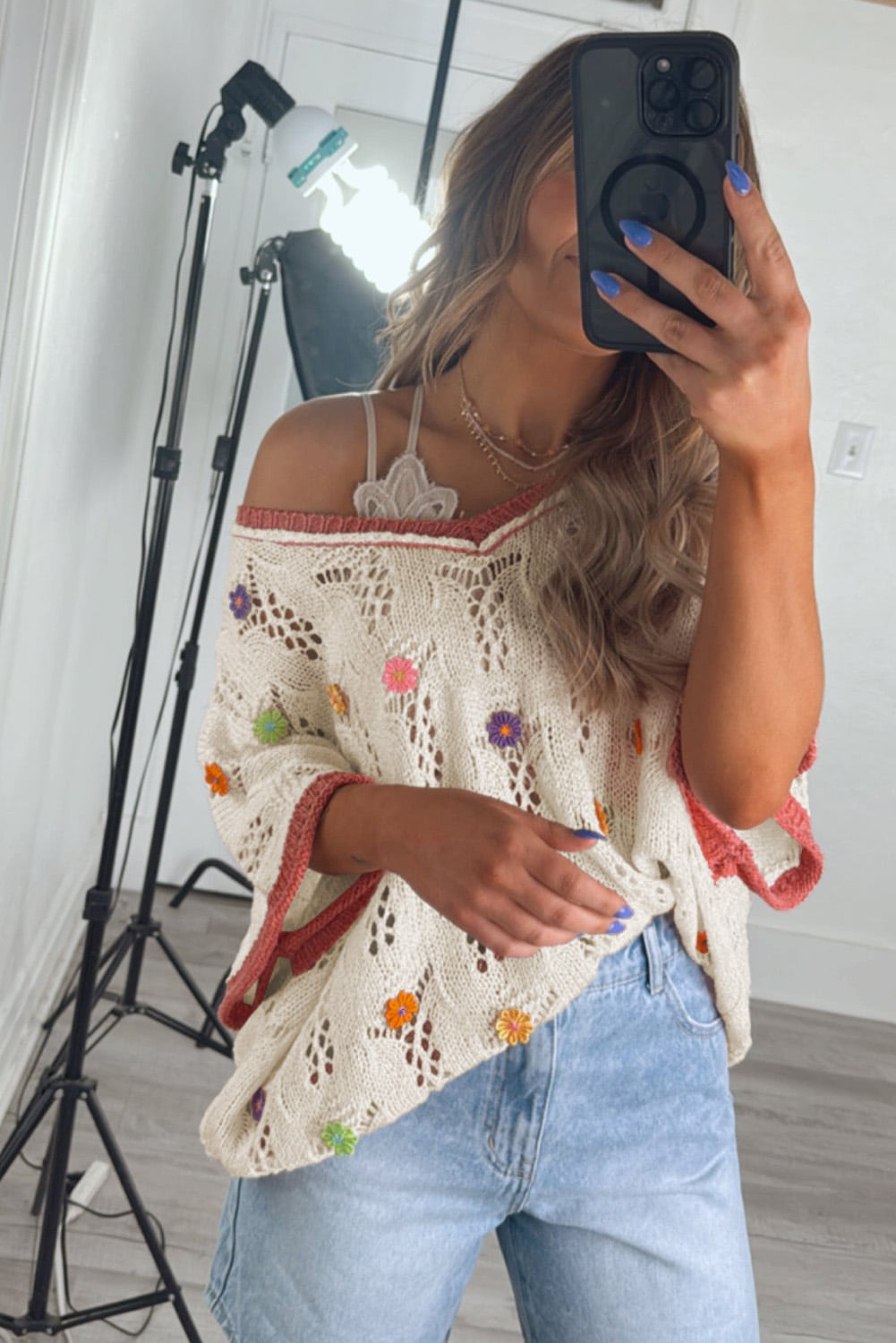 Delicacy Embroidered Flowers Colorblock Edge Hollowed Sweater