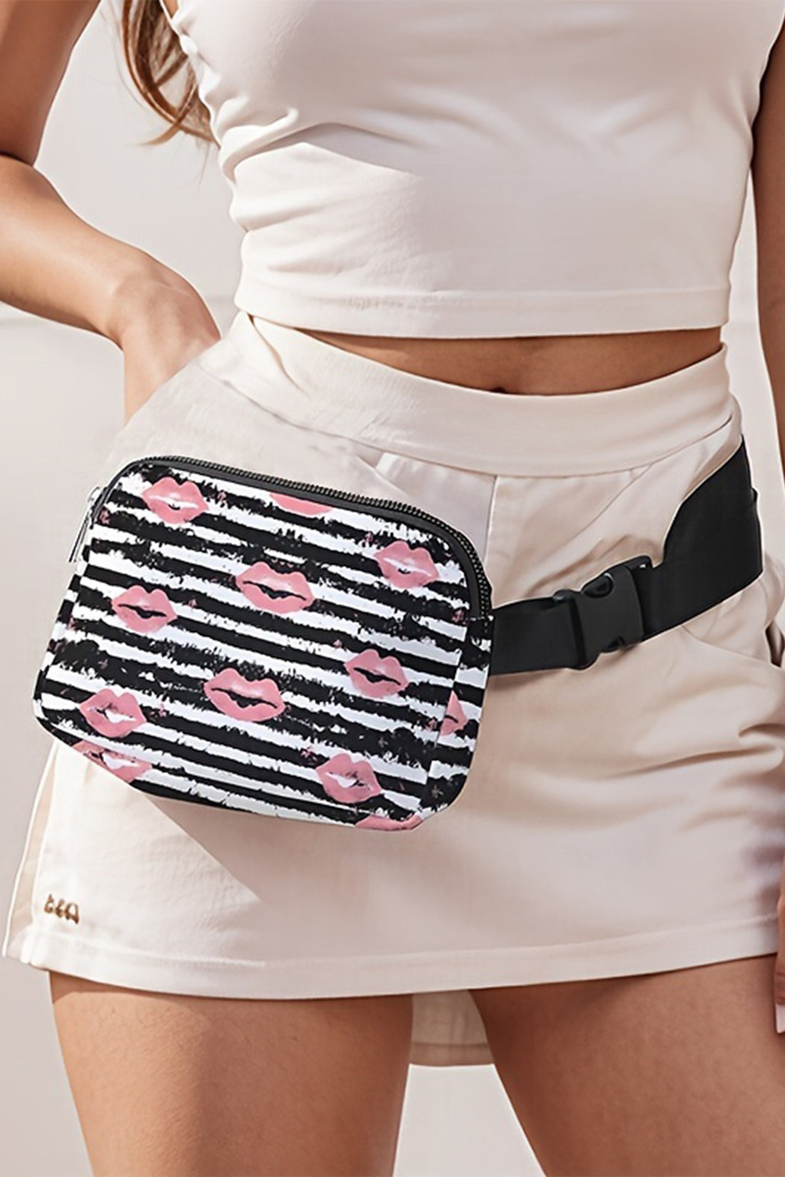 Color black Vintage Dyed Stripes Kiss Lips Printed Crossbody Bag