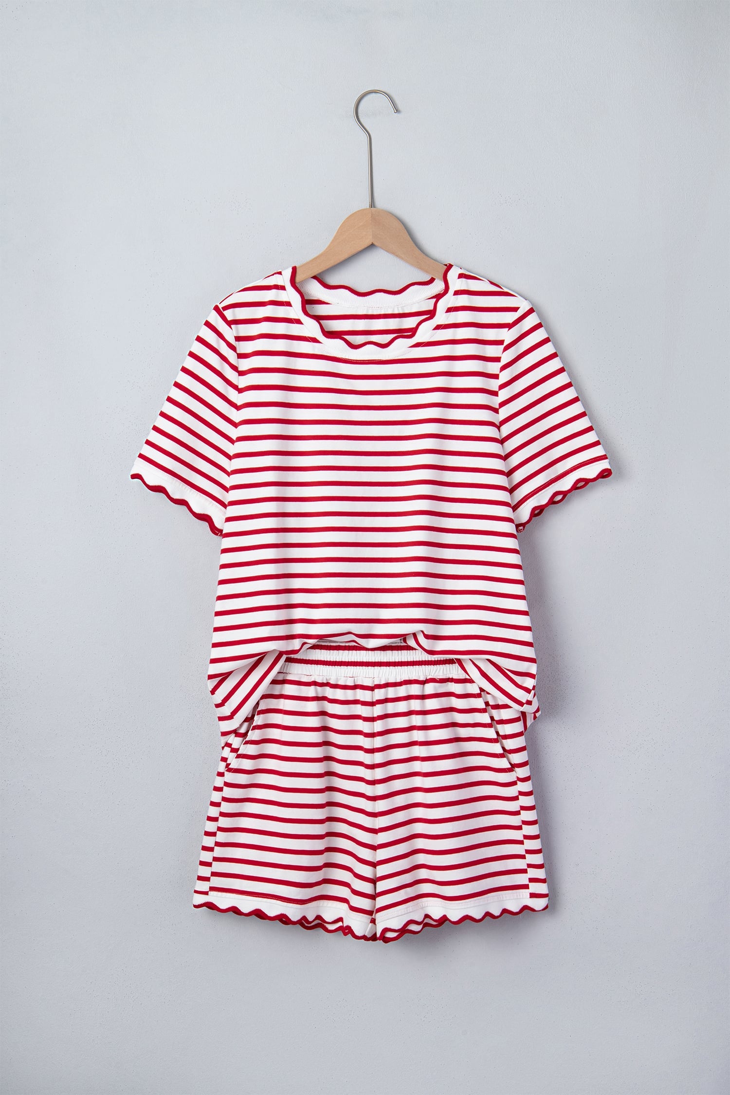 Red Stripe Scallop Trim Casual Top 2pcs Short Set