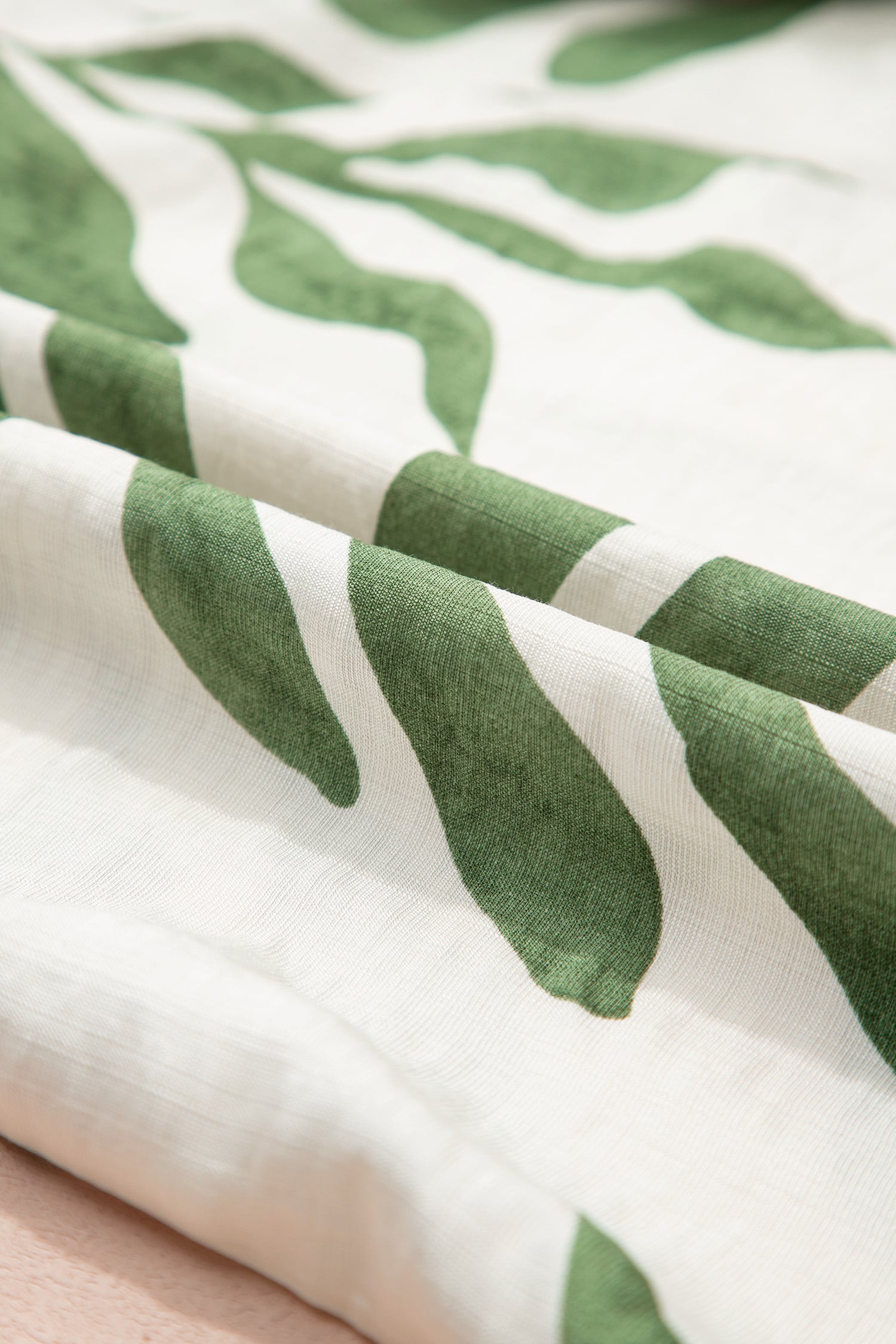 Green Leaf Print Short Balloon Sleeve Shirt