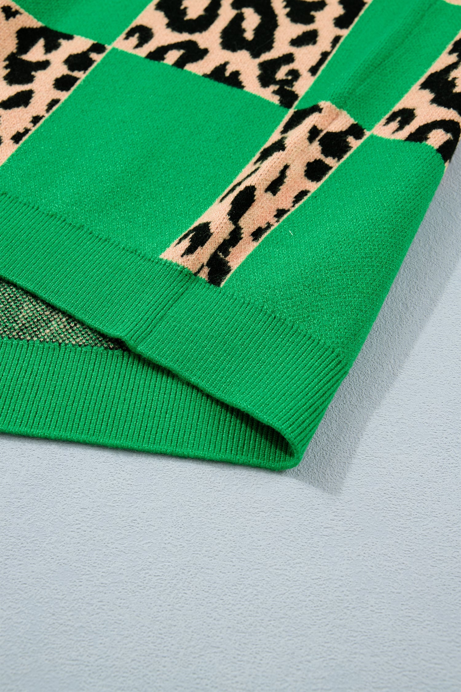 Green Plus Size Leopard Contrasted Checkered Short Sleeve Sweater