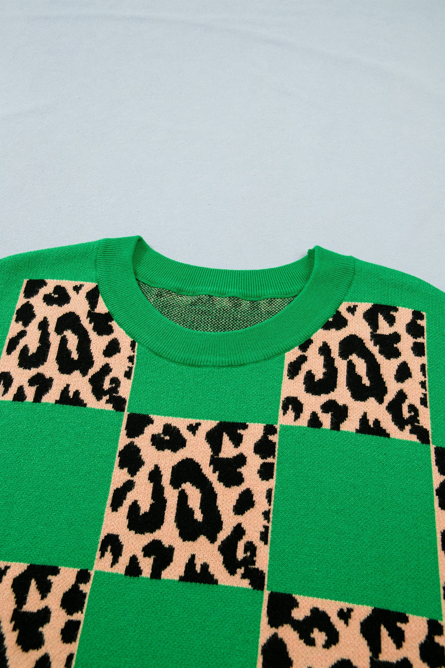 Green Plus Size Leopard Contrasted Checkered Short Sleeve Sweater
