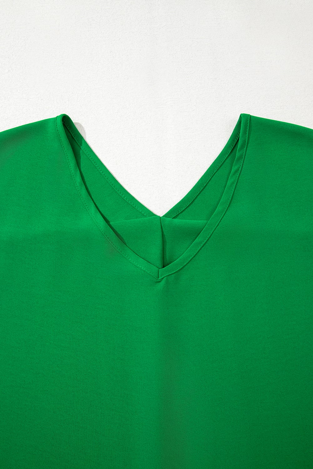 Green Seamed Back High Low Hem V Neck Cuffed Sleeve Plus Size Tee