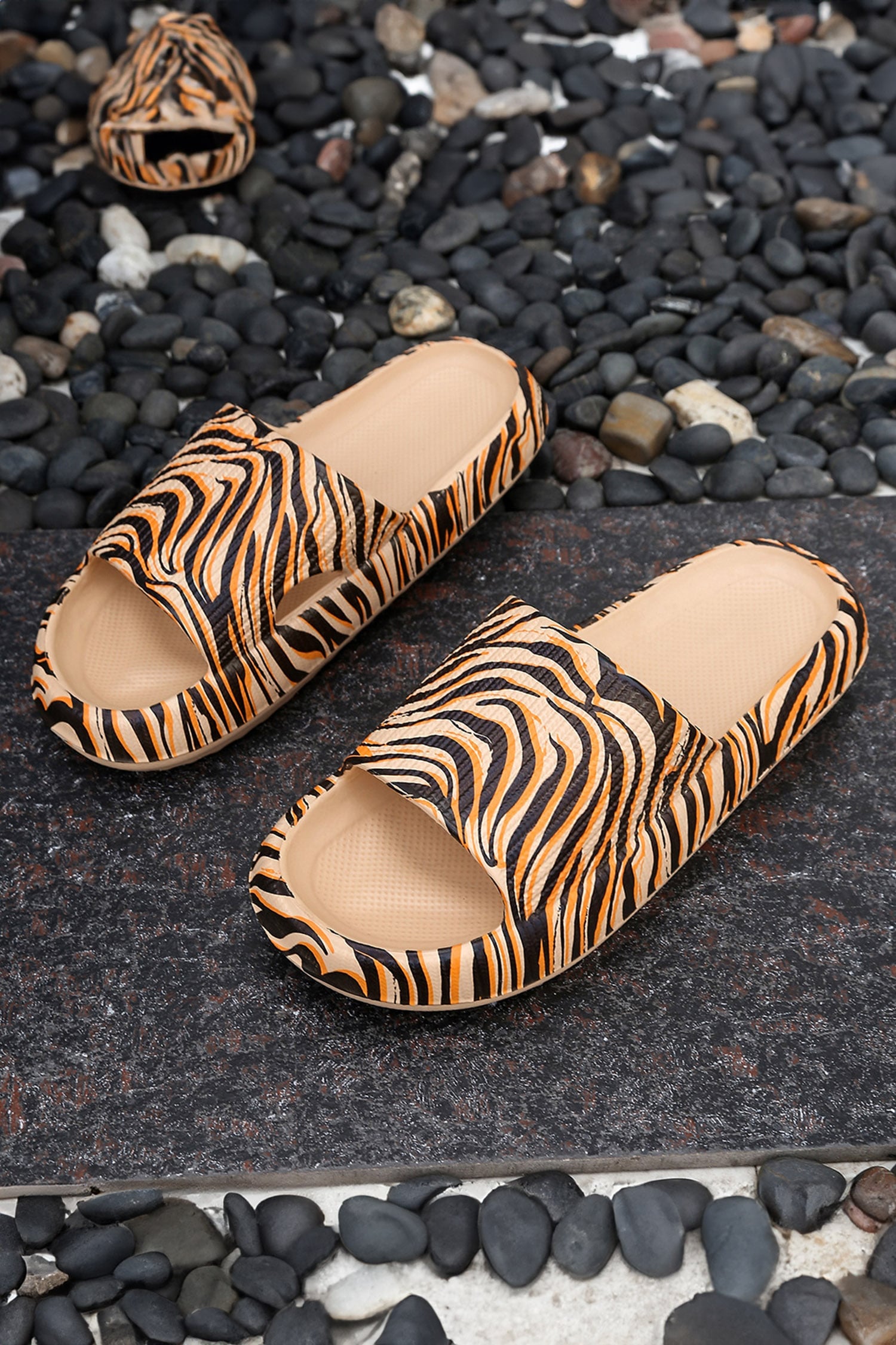 honey gold Tiger Print Hollow Out Detail Casual Slippers