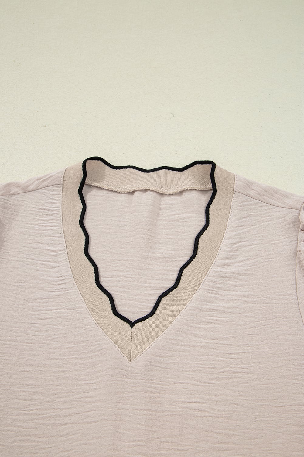 Jet Stream Contrast Scallop Trim V Neck Long Sleeve Blouse