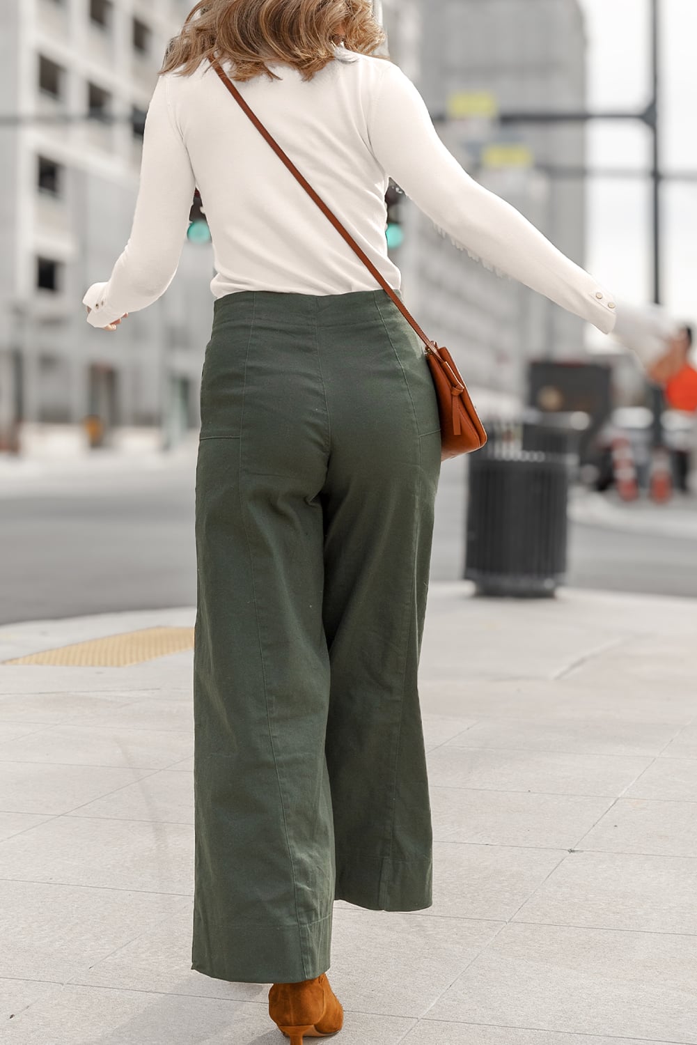 White Button Split Cuffs Round Neck Slim Sweater