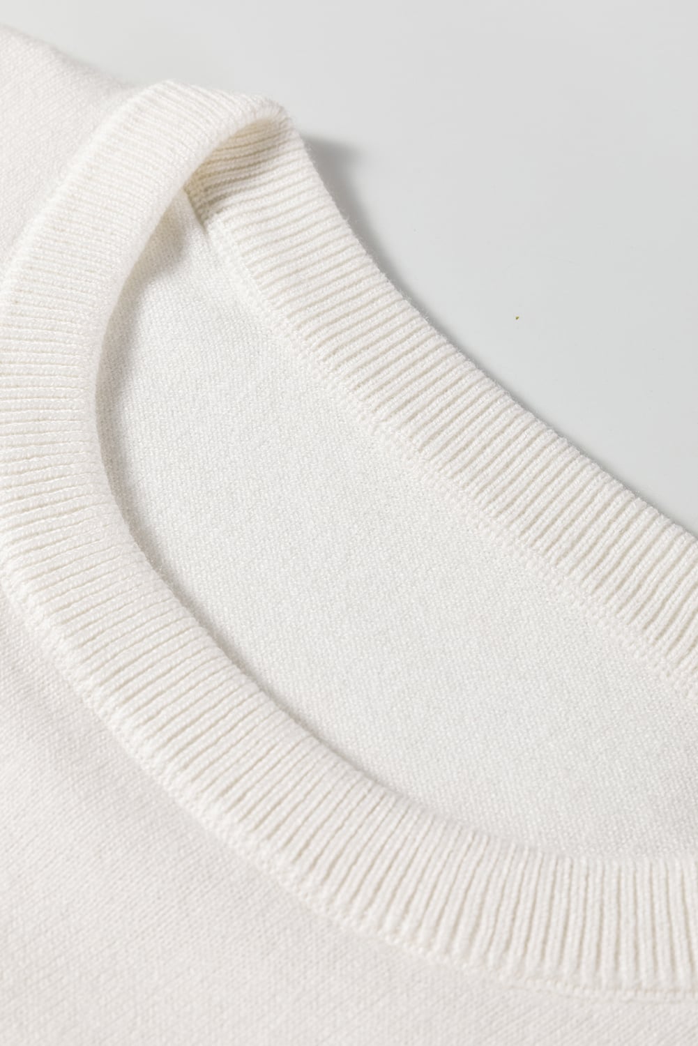 White Button Split Cuffs Round Neck Slim Sweater