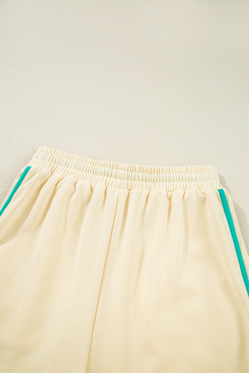 White Contrast Trim Colorblock Long Sleeve Pullover and Drawstring Shorts 2pcs Outfit