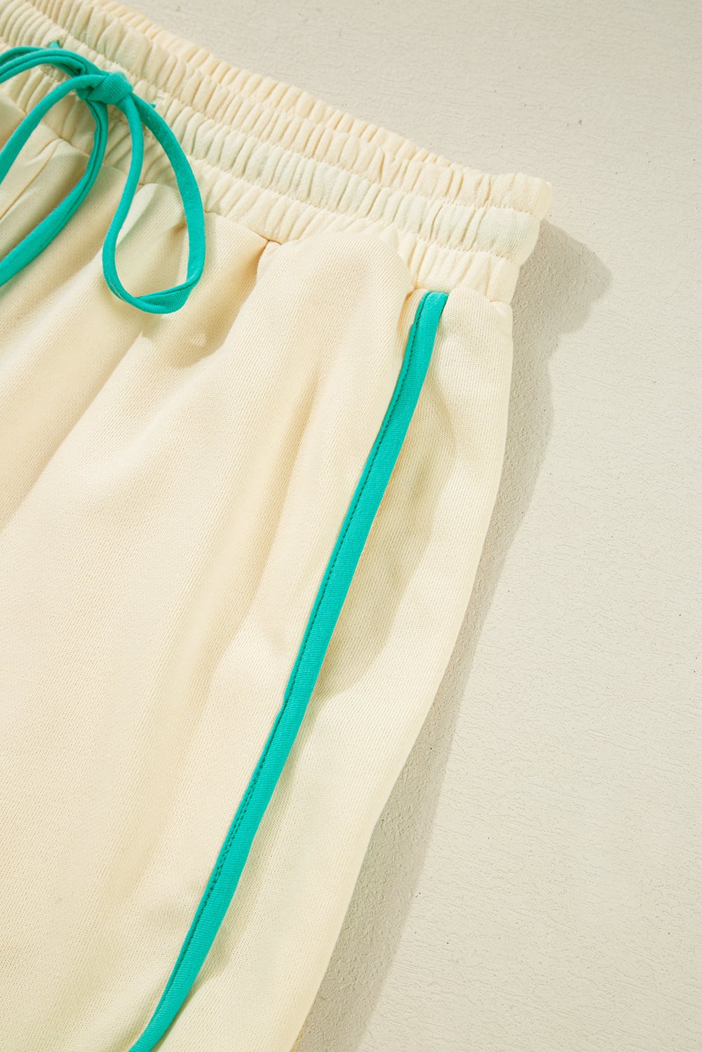 White Contrast Trim Colorblock Long Sleeve Pullover and Drawstring Shorts 2pcs Outfit