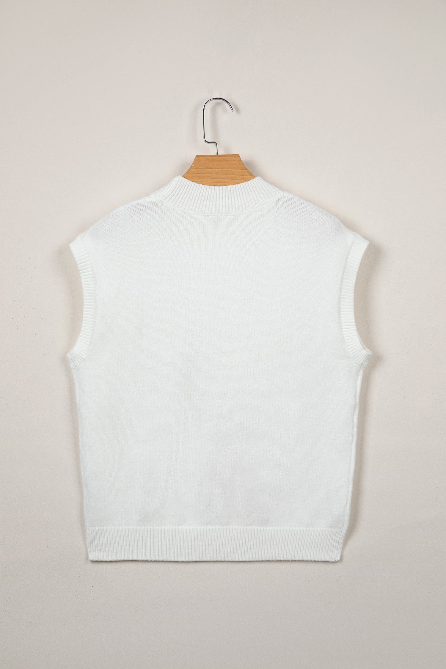 White Corded Horseshoes Ribbed Trim Mock Neck Short Sleeve Sweater