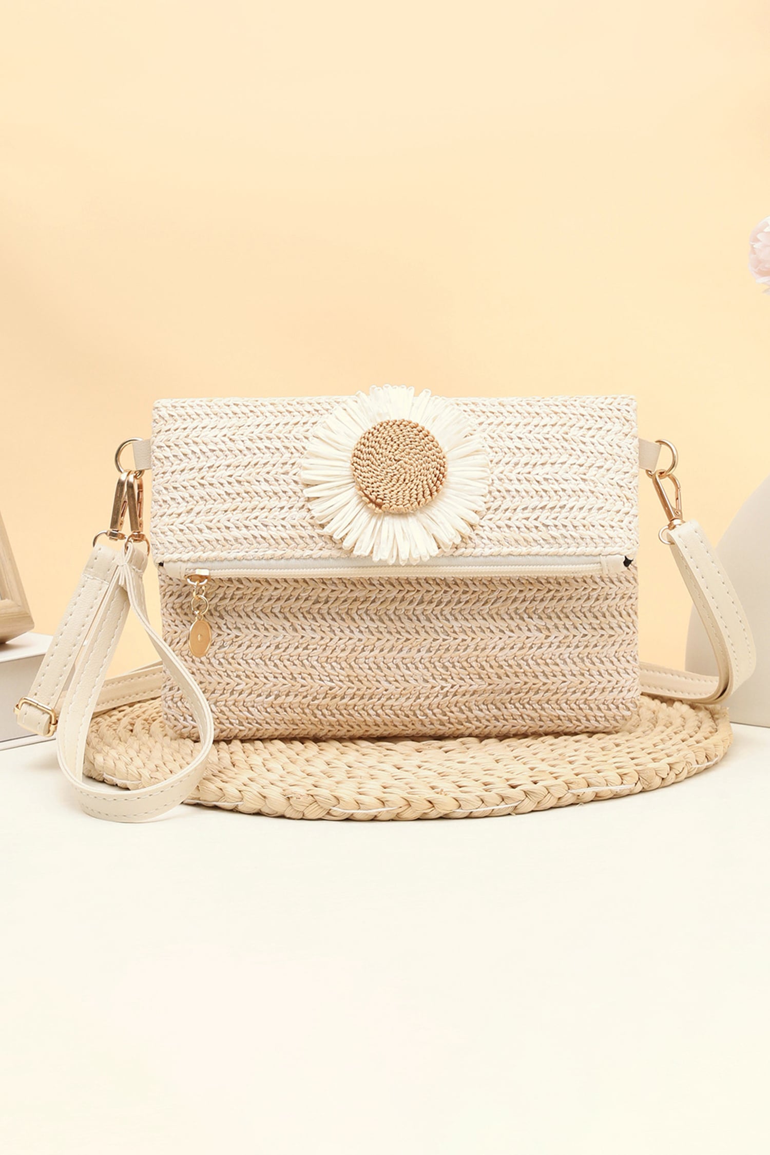 White Daisy Flower Straw Woven Zip Folded Magnetic Button Shoulder Bag