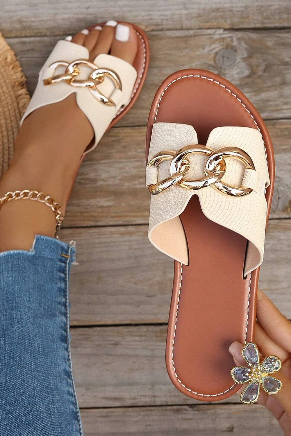 White Metal Decor Cutout PU Leather Flat Slippers