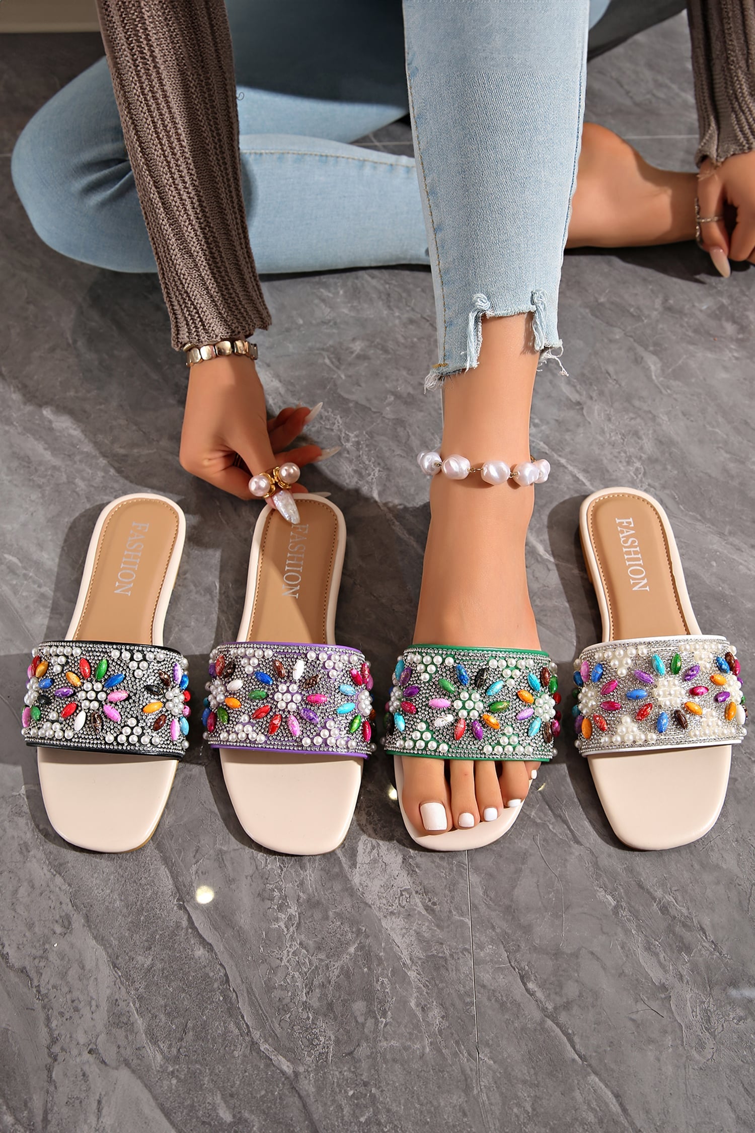 White Rhinestone Pearl Decoration Square Head Beach Slippers