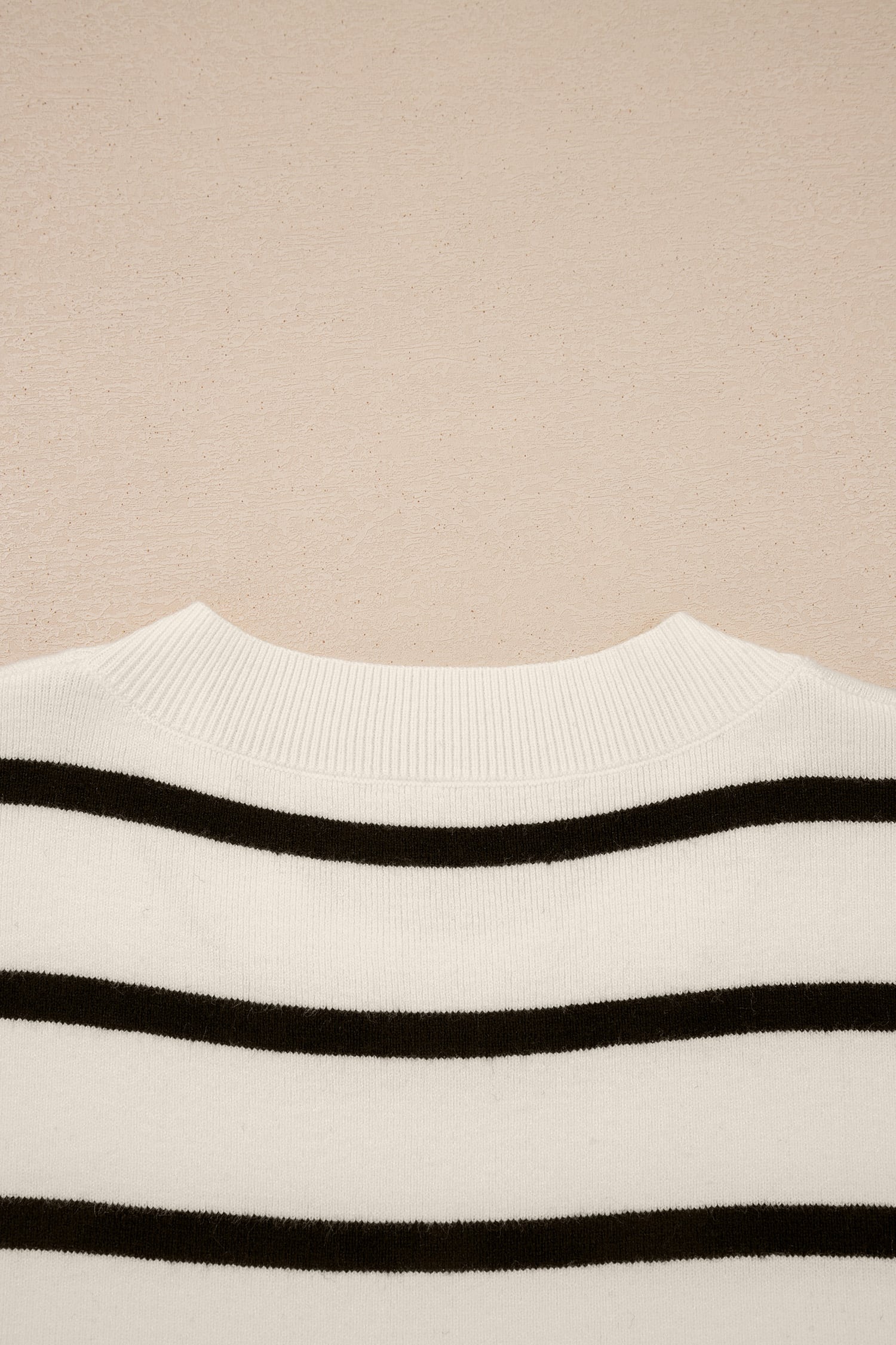 White Side Slits Crewneck Short Sleeve Sweater Tee